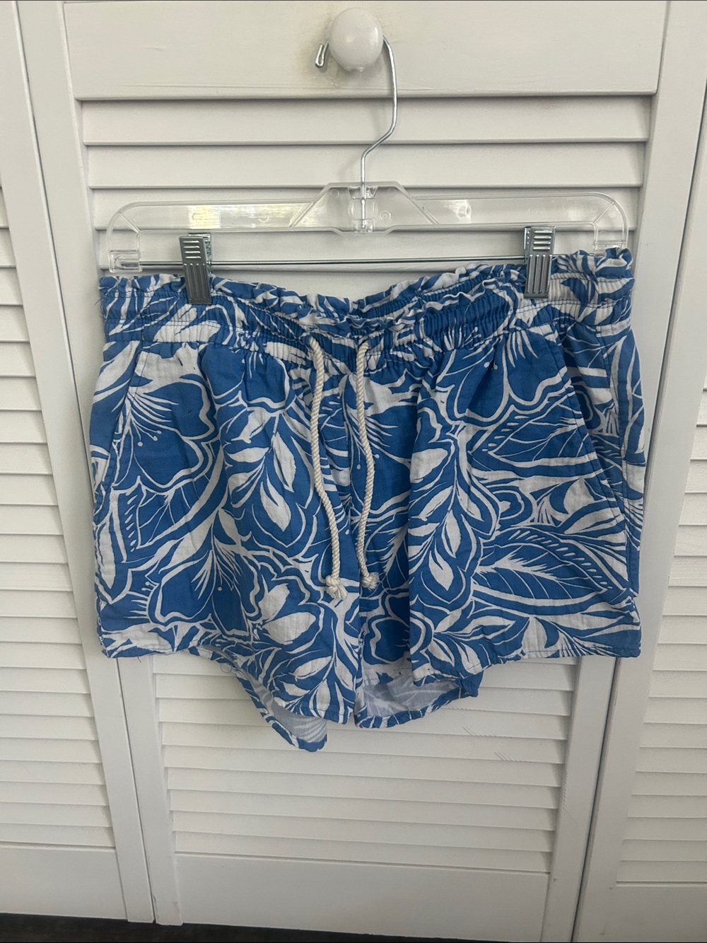Old Navy Blue & White Leaf-Print Drawstring Athletic Shorts